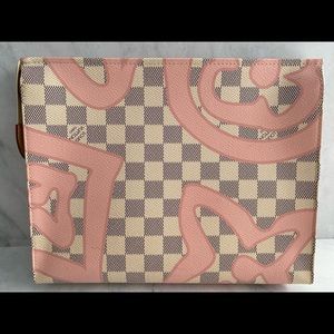 ❗️SOLD❗️Toiletry 26